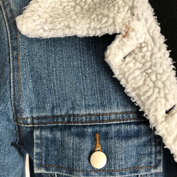 Honey Punch jean jacket with Sherpa interior size S - Picture 2 of 9